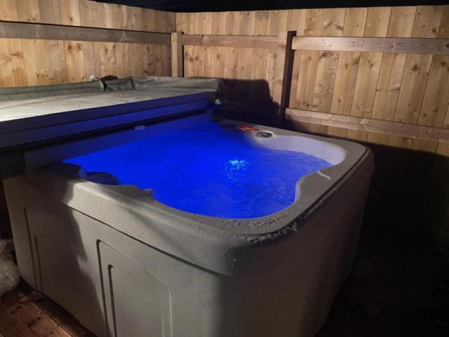 Pond View Pod 3 With Private Hot Tub -Fife - Loch Leven - Lomond Hills Villa Kelty Ngoại thất bức ảnh